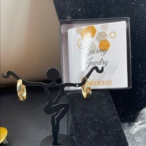 1.30.26-14 New Goldtone Lever Back Hoop Earrings